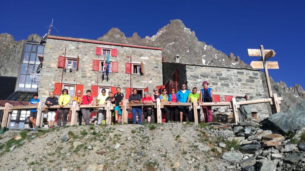 Il gruppo della SAT di Riva del Garda al Rifugio Quintino Sella sul Monviso