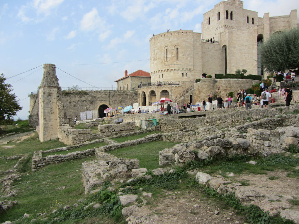 Albania vacanze: Argirocastro e l'imponente castello